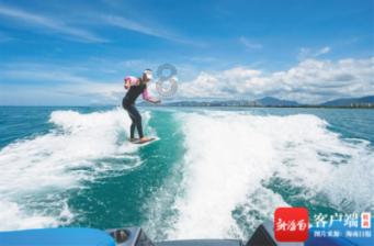 如何解决擦玻璃时因水痕而越擦越脏的问题？游戏画面